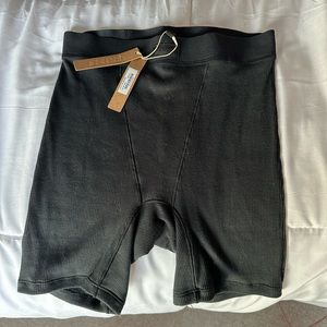 NWT SKIMS Womens Boxers!!